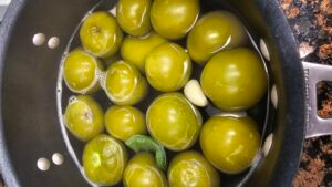 Tomatillos boiling